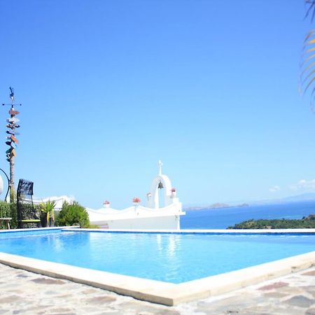La Cecile Hotel & Cafe Komodo Лабуан-Бахо Экстерьер фото