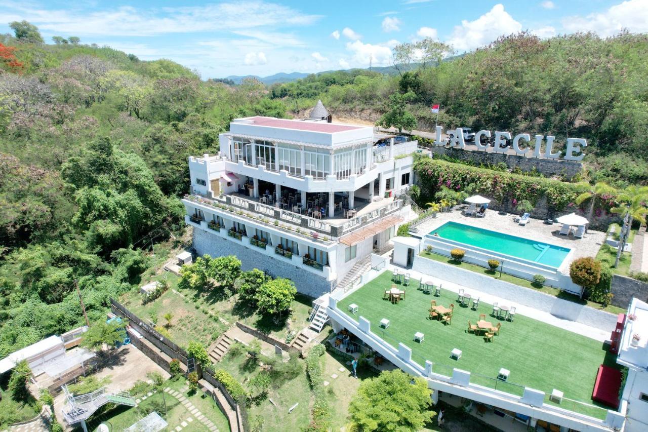 La Cecile Hotel & Cafe Komodo Лабуан-Бахо Экстерьер фото